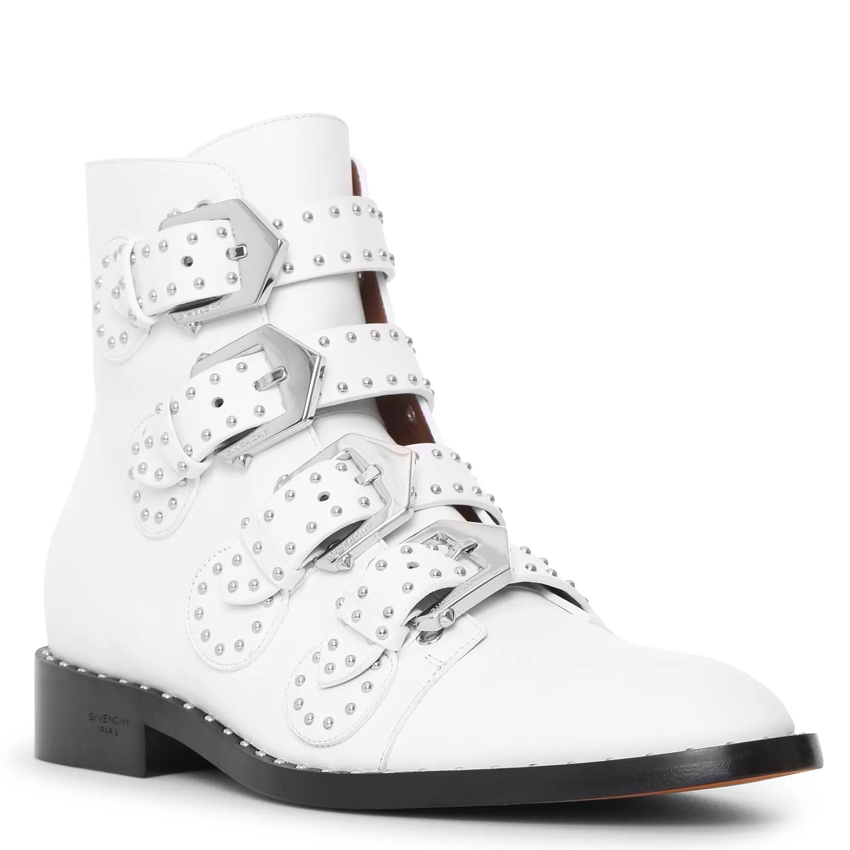 Elegant white flat boots