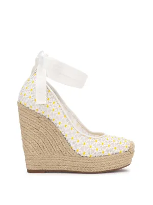Zexie Platform Wedge in White Floral
